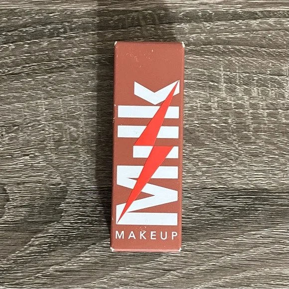 MILK MAKEUP Buzzed Electric Glossy Lip Plumper
hydrating lip plumper - Picture 3 of 8